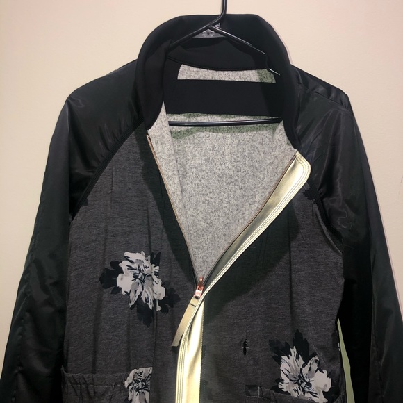 RARE Lululemon Reversible Print Bomber Jacket - Picture 4 of 10